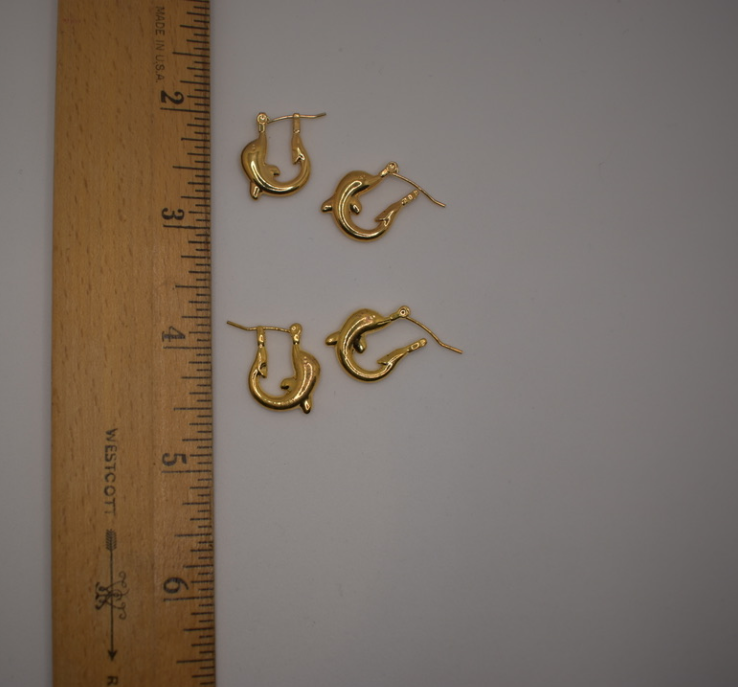 Two pairs of 1970-80's vintage gold tone dolphin hoop earrings 10 mm diameter