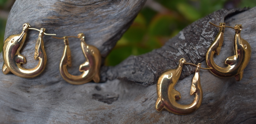 Two pairs of 1970-80's vintage gold tone dolphin hoop earrings 7/8" diameter